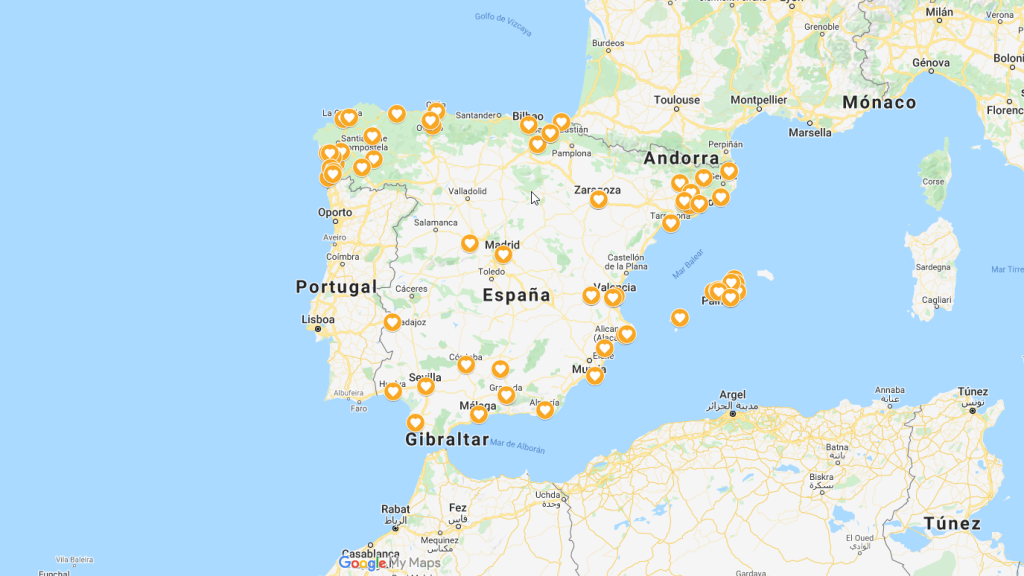 Iluminación de edificios en el mes del Recuerdo en España 15 Octubre